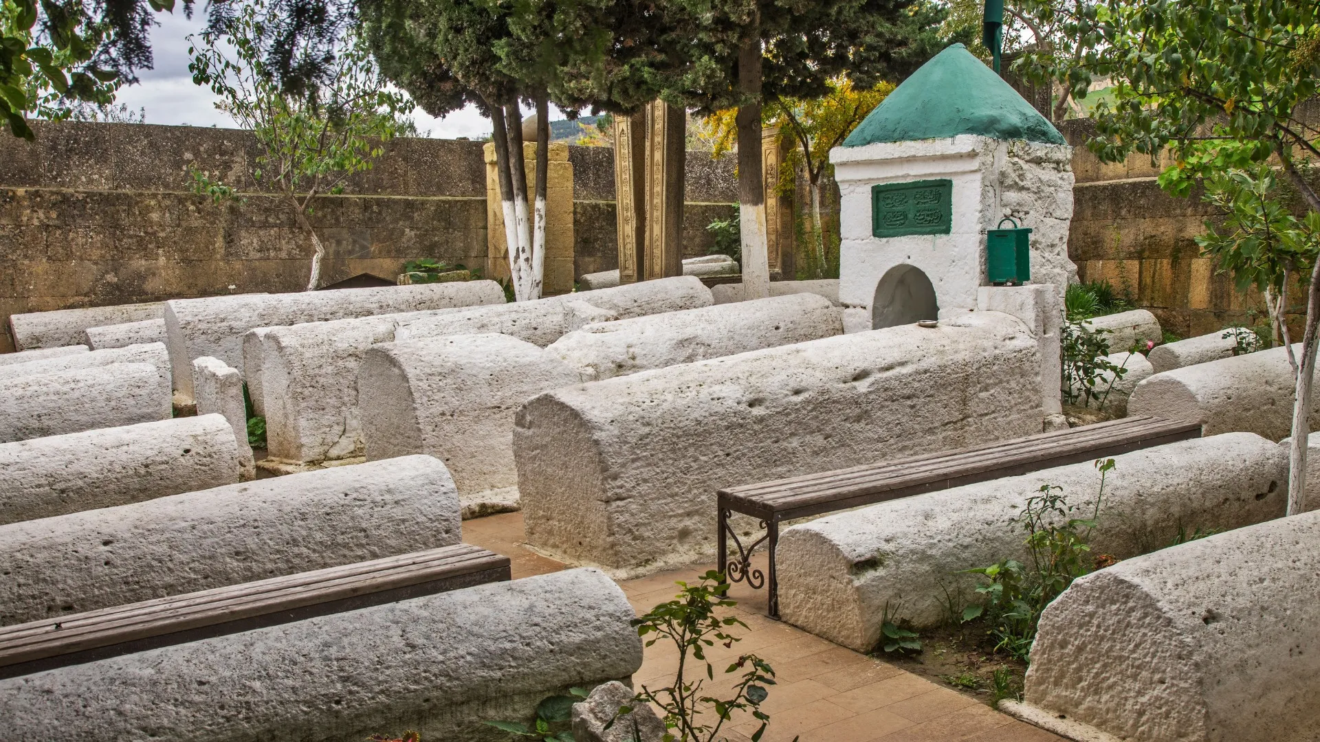 Кладбище Кырхляр