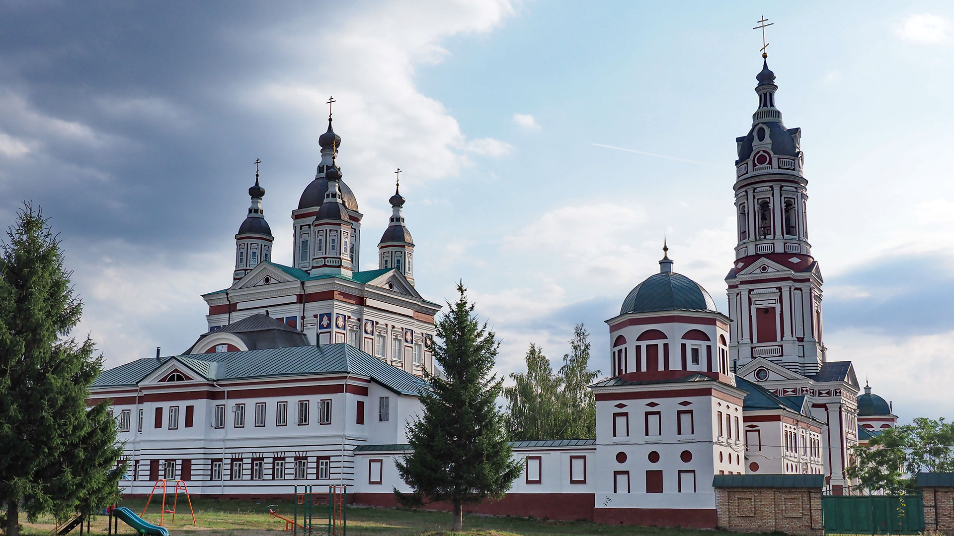 Фото Свято-Троицкого монастыря предоставлено туристско-информационным центром Пензенской области